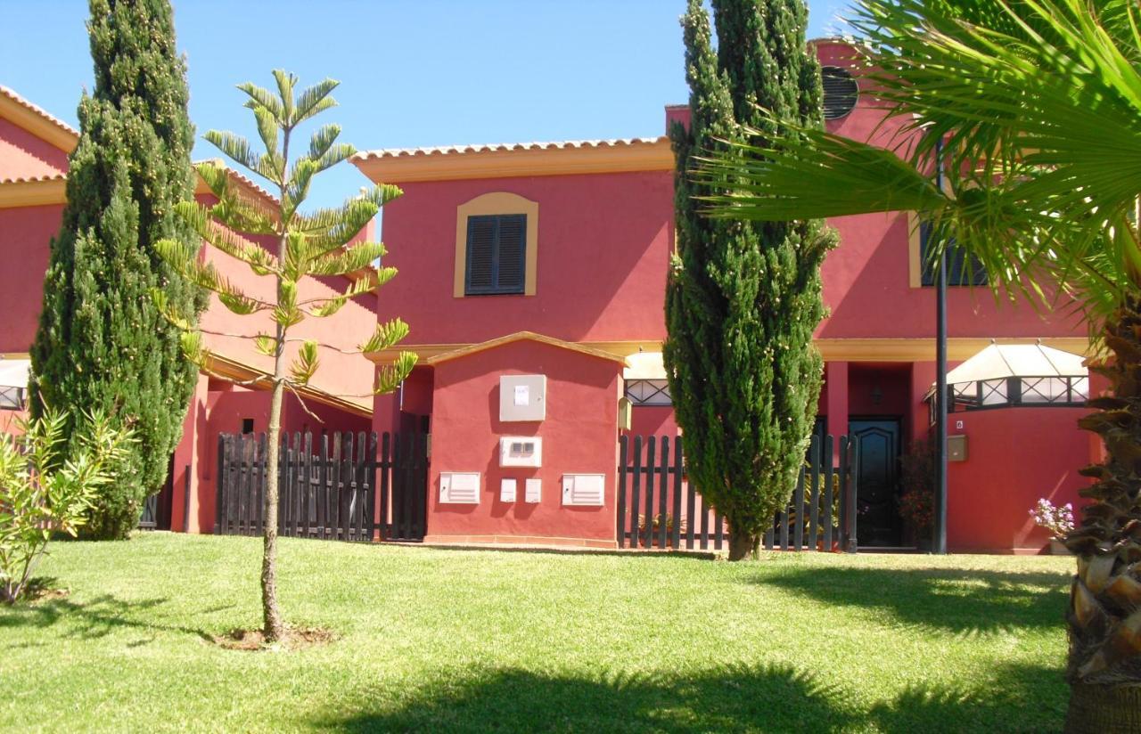 Olhando Um Campo De Golf Islantilla Ngoại thất bức ảnh